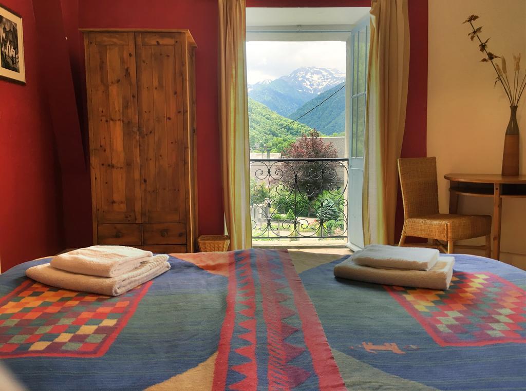 Papilio Bed & Breakfast Montauban-de-Luchon Екстериор снимка