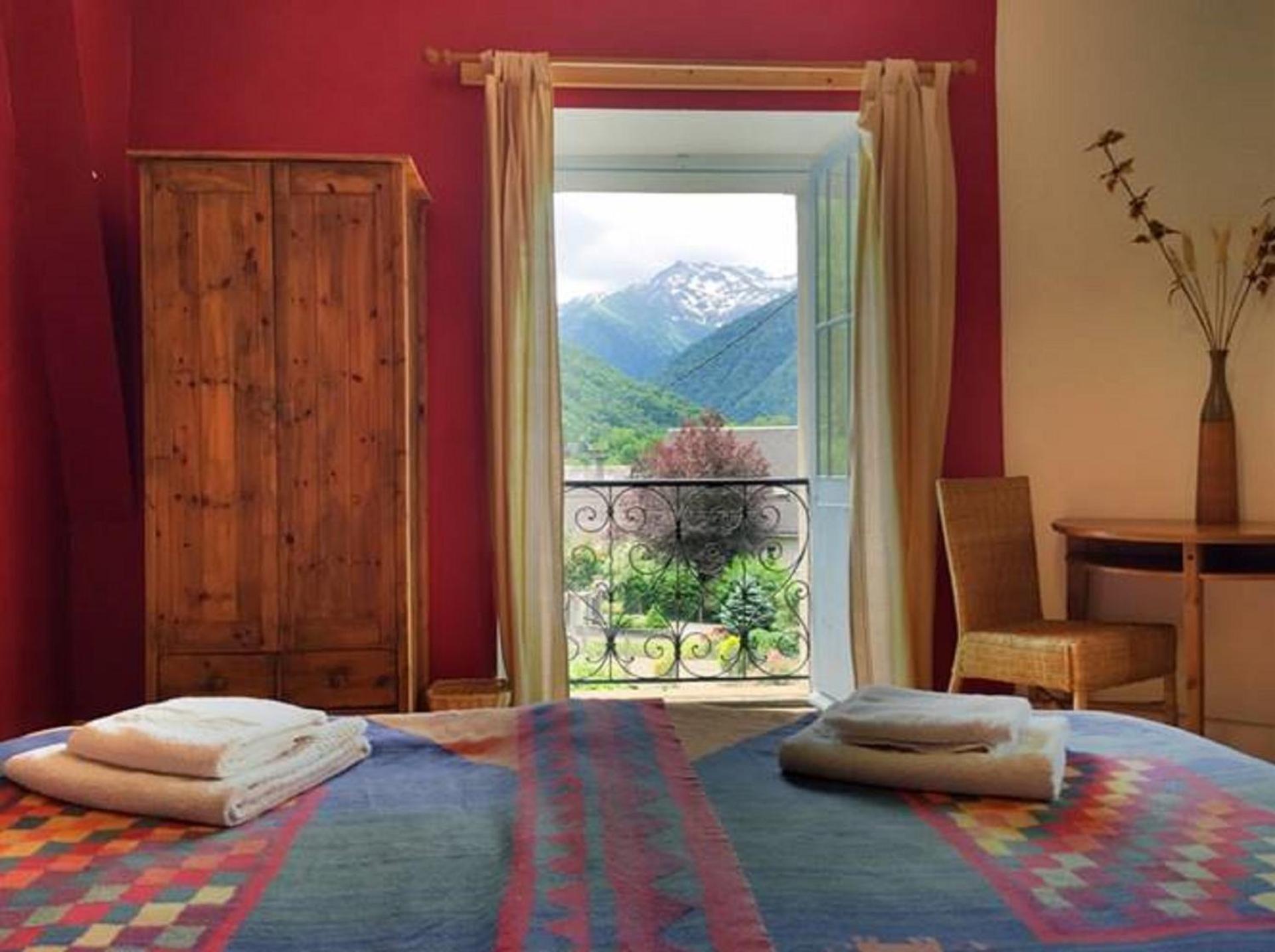 Papilio Bed & Breakfast Montauban-de-Luchon Екстериор снимка